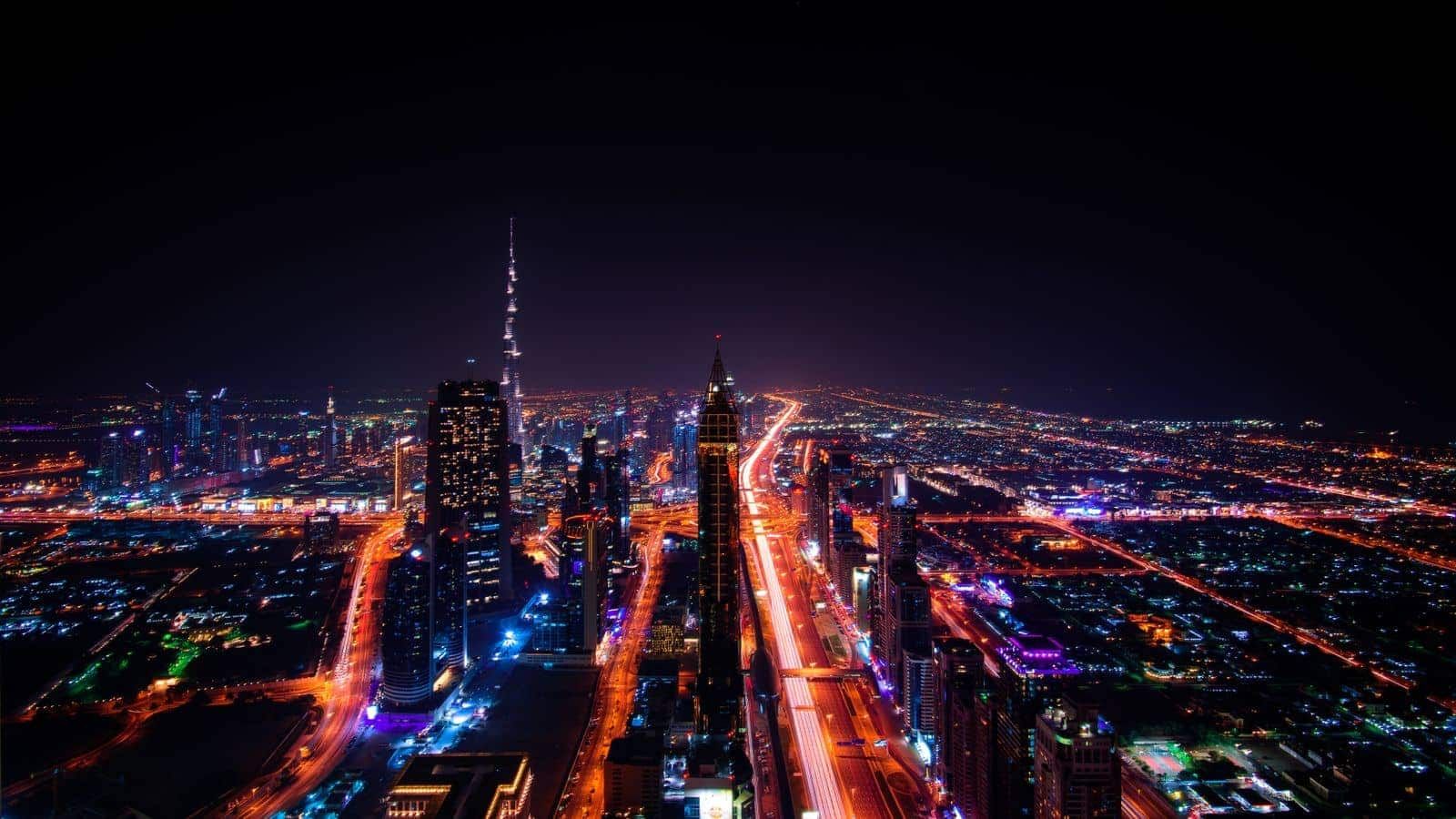 Skyline de Dubái con el Burj Khalifa de noche